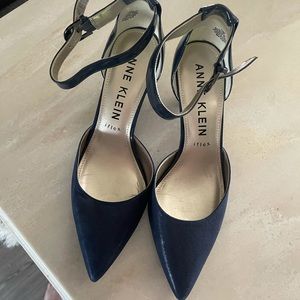 Anne Klein Iflex navy pump